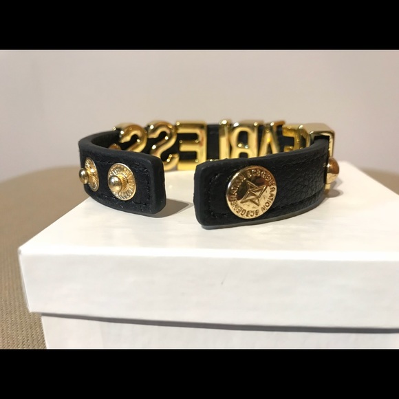 BCBG ‘Fearless’ bracelet - Picture 3 of 3